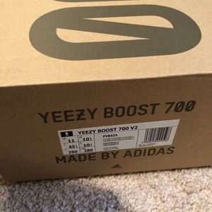 Yeezy 700v2 “hospital blue” men’s size 11